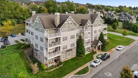 169 Tarrington Rd #103, Hamburg, NJ 07419