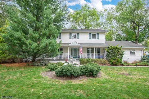1 Ironwood Dr, Morris Plains, NJ 07950