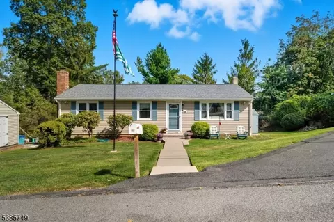 152 Pennsylvania Ave, Lake Hopatcong, NJ 07849