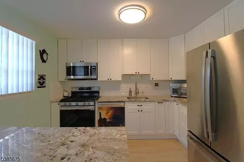 22 Atherton Ct #22B, Wayne, NJ 07470 photo 2