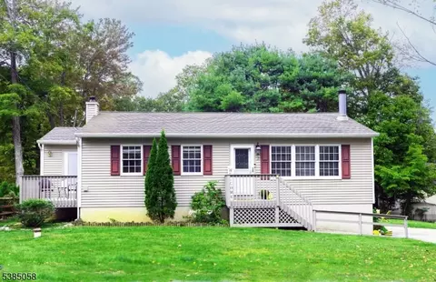 2 Grand St, Vernon Twp, NJ 07422