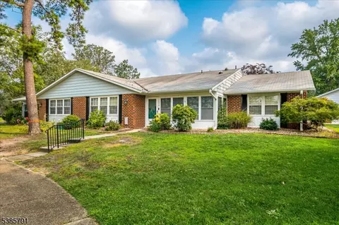 1052 Shetland Dr # B, Lakewood, NJ 08701