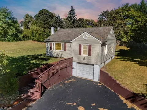 4 Lingert Ave, Clinton, NJ 08809