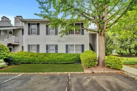 262 Kingbird Ct, Three Bridges, NJ 08887
