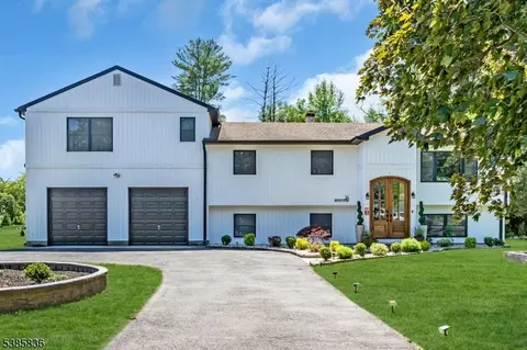 24 Bentley Rd, Monroe Township, NJ 08831
