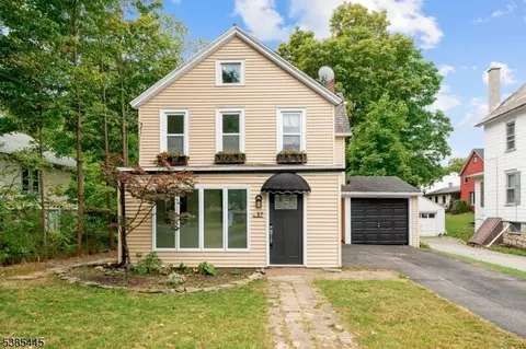 37 Foster St, Newton, NJ 07860