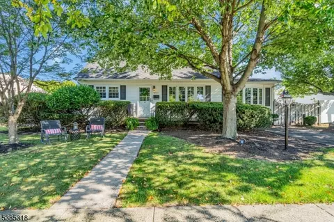 51 Louise Dr, Manville, NJ 08835