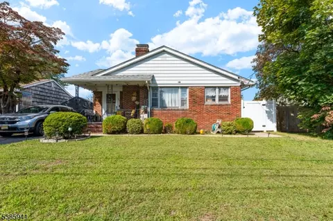325 N 7th Ave, Manville, NJ 08835