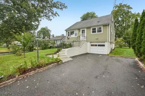 41 Mohawk Ave, Lake Hiawatha, NJ 07034