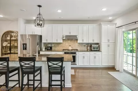 56 Albert Ct, Randolph, NJ 07869
