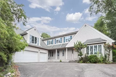 860 Pascack Rd, Westwood, NJ 07675