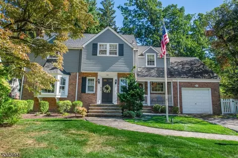 100 Forest Ave, West Caldwell, NJ 07006