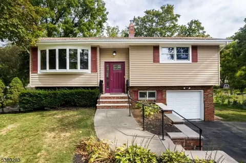 8 Corwin St, Kenvil, NJ 07847
