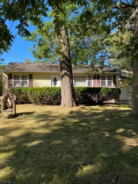 15 Elizabeth Way, Landing, NJ 07850