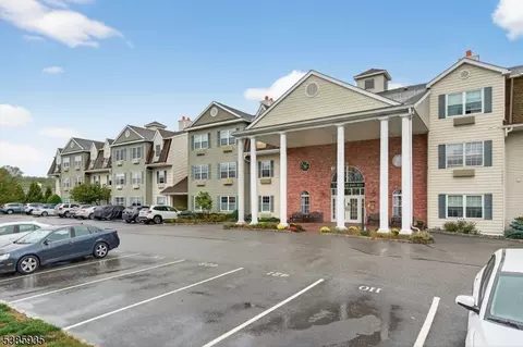 7308 Richmond Rd #308, West Milford, NJ 07480