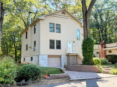 35 Oakdale Rd, Denville, NJ 07834