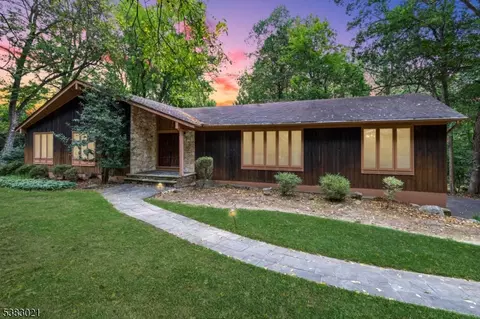 581 Phillip Ln, Watchung, NJ 07069