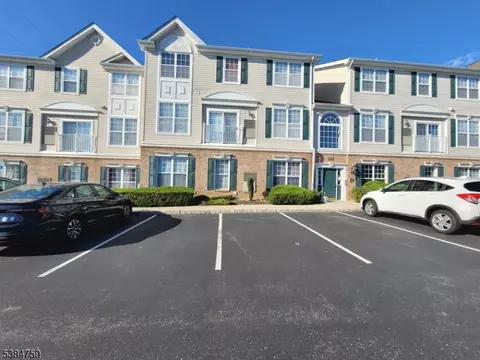 225 Windmill Ct, Phillipsburg, NJ 08865