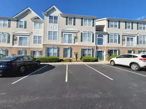 225 Windmill Ct, Phillipsburg, NJ 08865