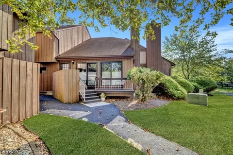 107 Bluebird Dr #1D, Hillsborough, NJ 08844