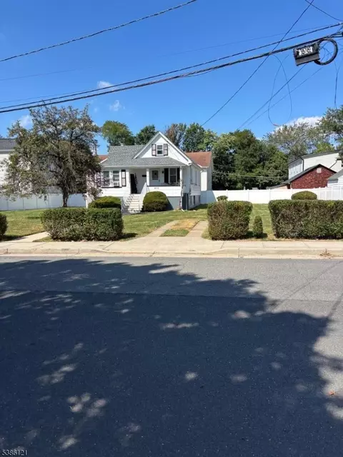 50 Dakota St, Manville, NJ 08835