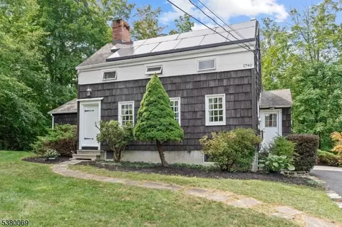 2 Bell St, Sparta, NJ 07871