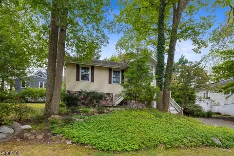 54 Point Pleasant Rd, Hopatcong, NJ 07843