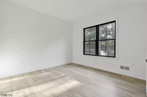 29 Smith Ln, Wayne, NJ 07470 photo 17