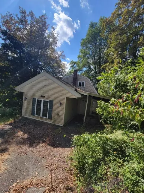 5 Clarkson St, Newton, NJ 07860