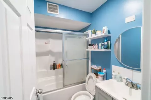 Bath - 116 Greene Ave, Middlesex, NJ 08846 photo 1 of 1