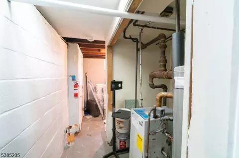 Entry Way - 116 Greene Ave, Middlesex, NJ 08846 photo 5 of 5