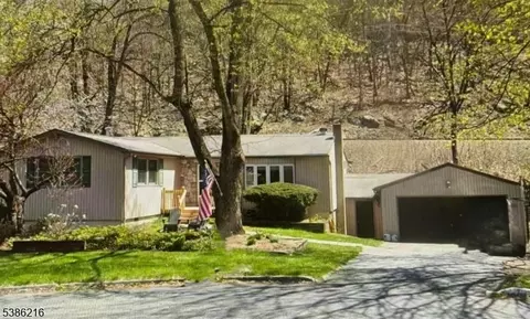 7 Cedar Ct, Ogdensburg, NJ 07439