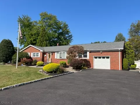 148 Stonehenge Ter, Clark, NJ 07066