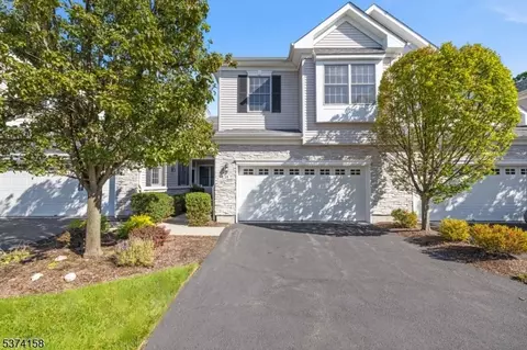 39 Schweinberg Dr, Roseland, NJ 07068