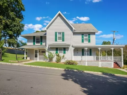 3 Smith St, Andover, NJ 07821