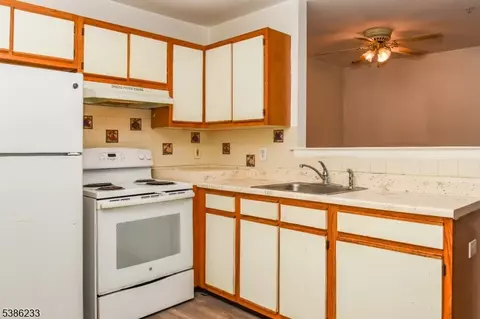 5105 Tudor Dr, Pompton Plains, NJ 07444