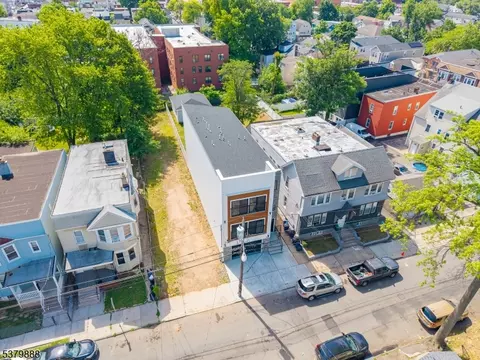 148 Dewey St, Newark, NJ 07112