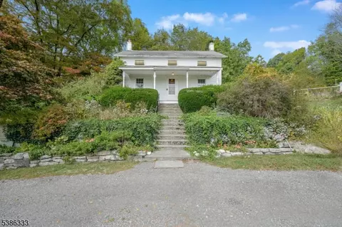 12 Old Dingman Rd, Sandyston, NJ 07826