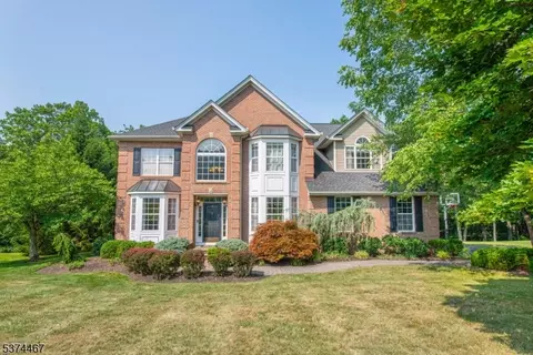 45 Saunders Ln, Hackettstown, NJ 07840