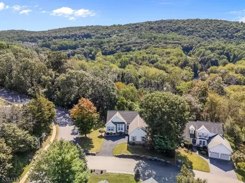 80 Canada Goose Dr, Hackettstown, NJ 07840
