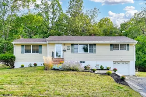 25 Seton Hall Dr, Oakland, NJ 07436