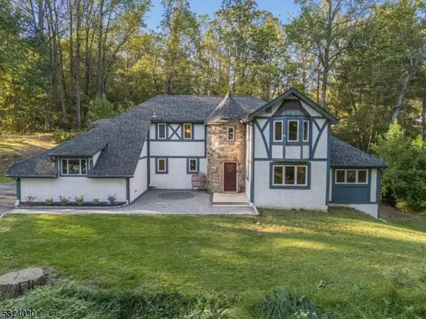 74 Mountain View Rd, Asbury, NJ 08802