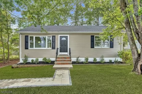 1195 Windlass Dr, Stafford Township, NJ 08050