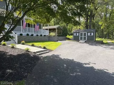 24 W Grand St, Hampton, NJ 08827