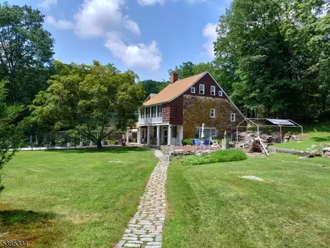 2 Farber Hill Rd, Boonton Twp, NJ 07005