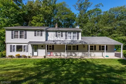 17 Hillsdale Dr, Sussex, NJ 07461