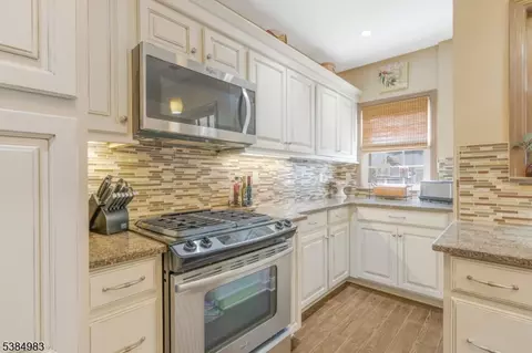 231 Fairview Ave, Middlesex, NJ 08846 photo 9