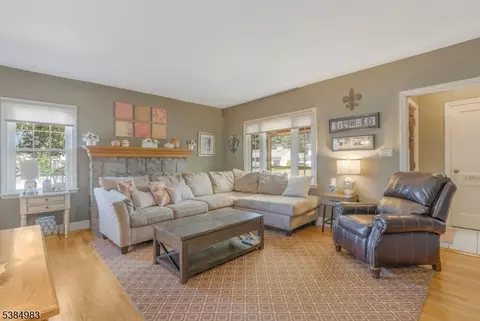 231 Fairview Ave, Middlesex, NJ 08846 photo 2