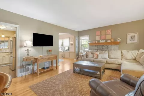 231 Fairview Ave, Middlesex, NJ 08846 photo 5