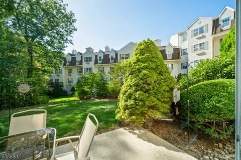 6110 Richmond Rd #110, West Milford, NJ 07480